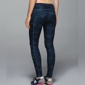 Lululemon Speed Tight II Full-On Luxtreme
Heathered Texture Lotus Camo Navy Sz 6